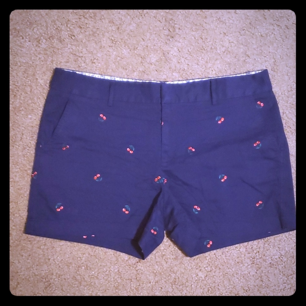 Cute, quirky cherry pattern Jones New York shorts